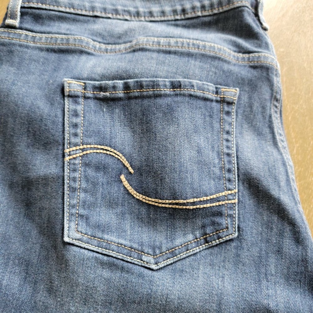 ECO FRIENDLY Levi's Signature Gold Jeans - Picture 11 of 16